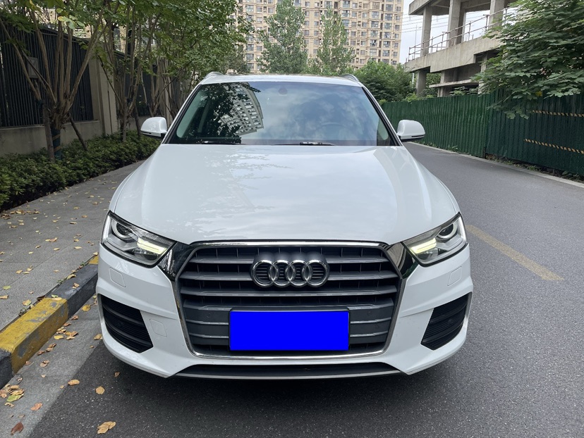 Audi Q3 2017 car image #2