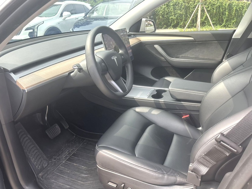 Tesla Model Y 2023 car image #5