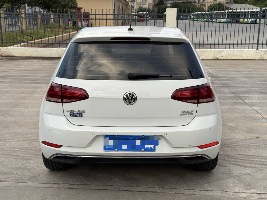 Volkswagen Golf 2020 car image #5