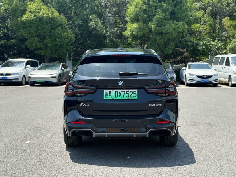 BMW iX3 2024 изображение автомобиля #8