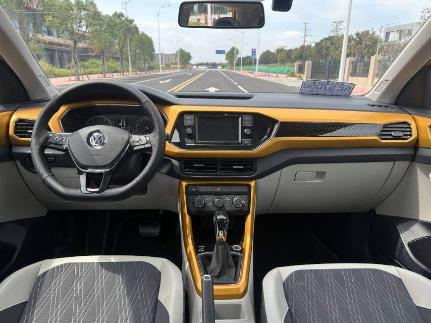 Volkswagen T-Cross 2021 car image #6