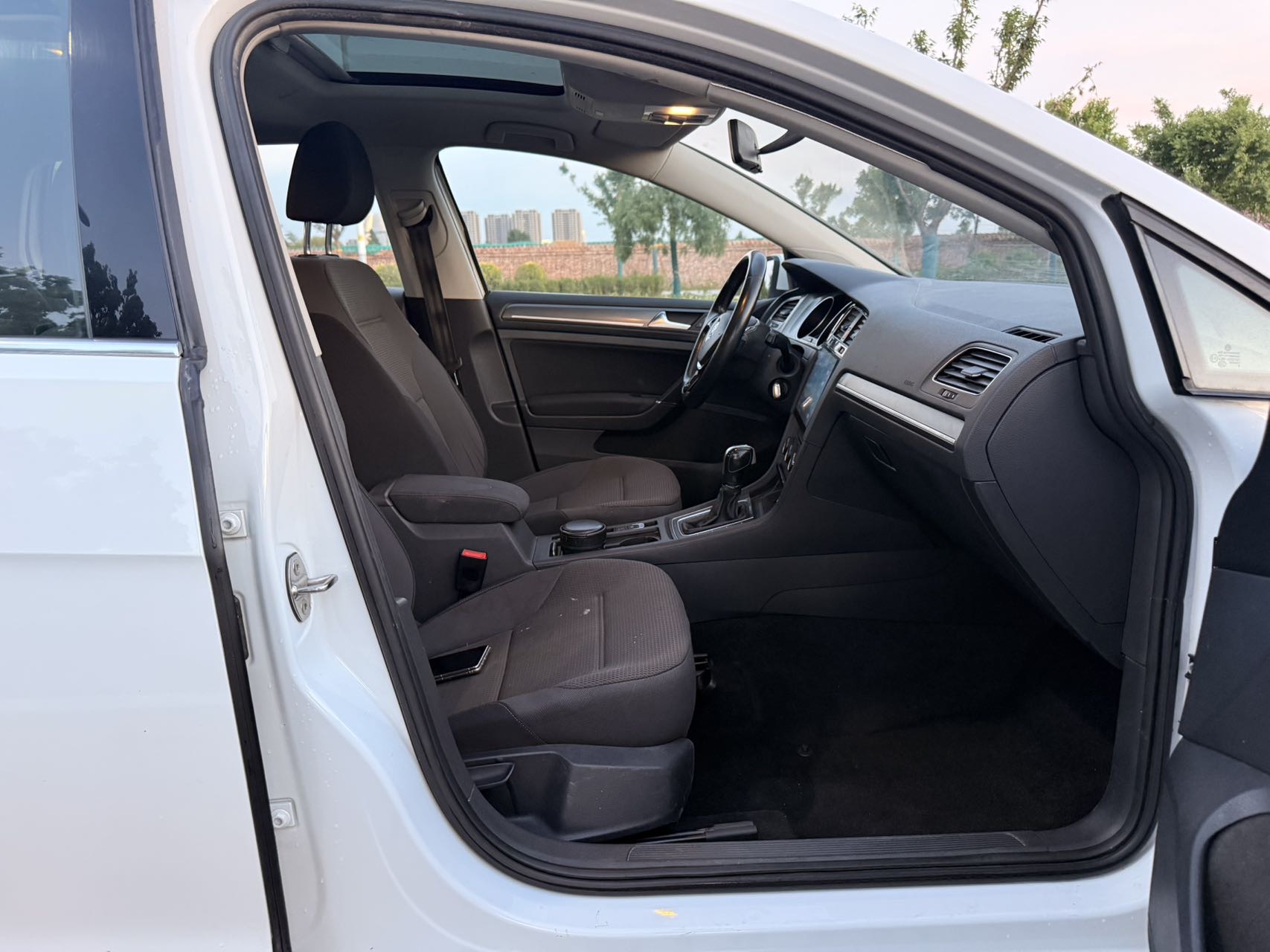 Volkswagen Golf 2016 car image #8