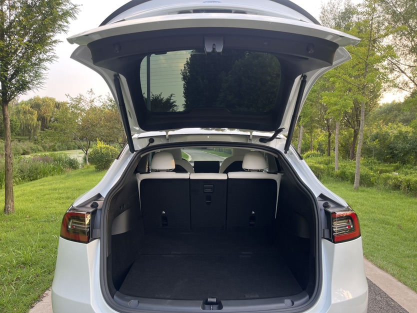 Tesla Model Y 2022 #8 Tesla Model Y 2022 car image #8