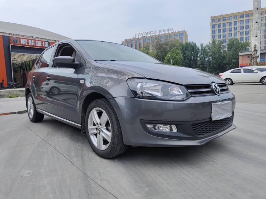 Volkswagen Polo 2011 car image #3