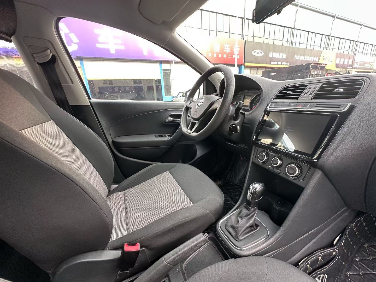 Volkswagen Polo 2019 car image #6