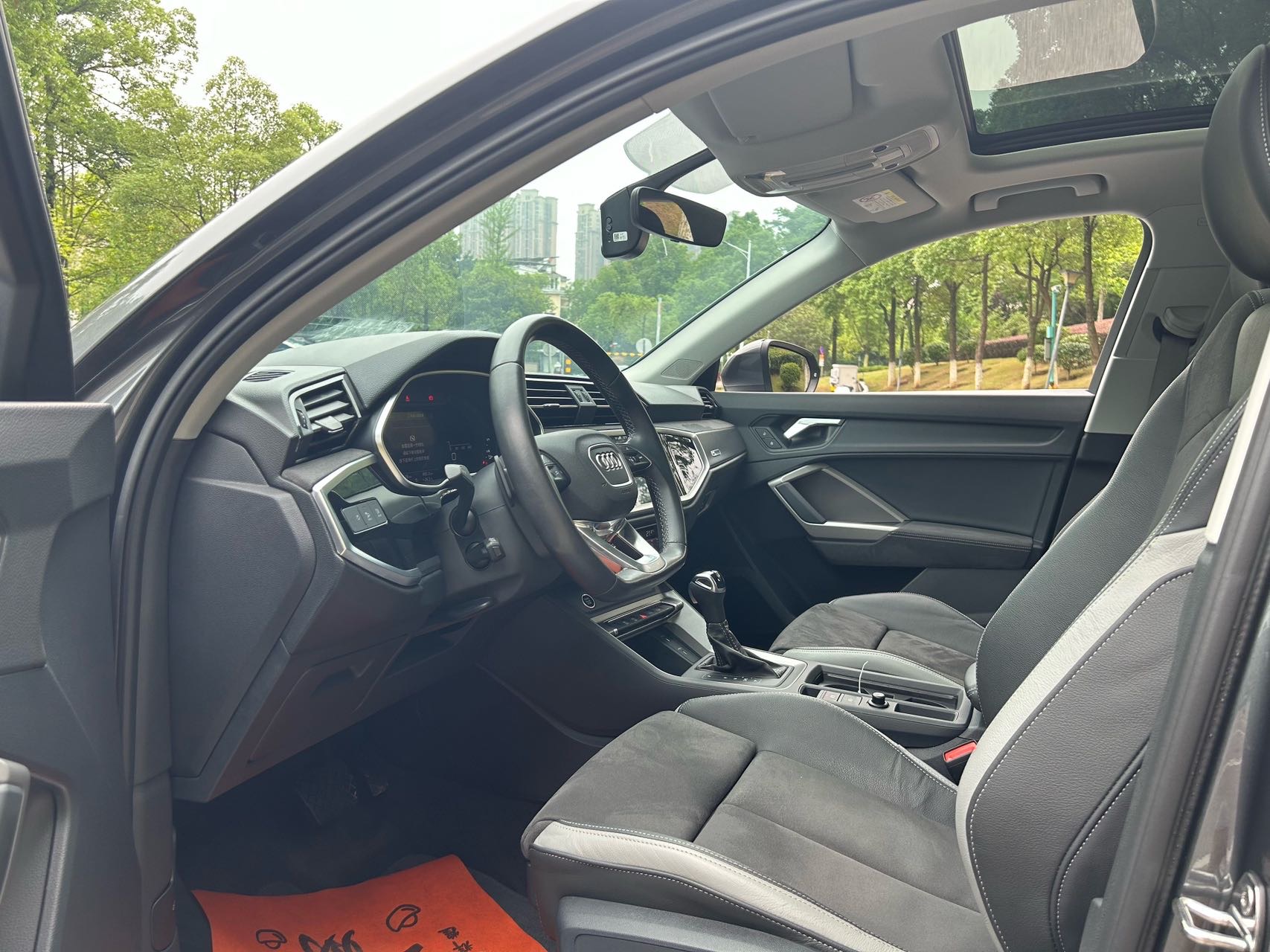 Audi Q3 2022 car image #5
