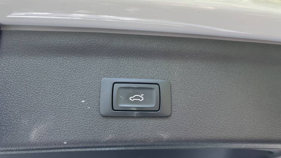 Audi Q3 2018 car image #15