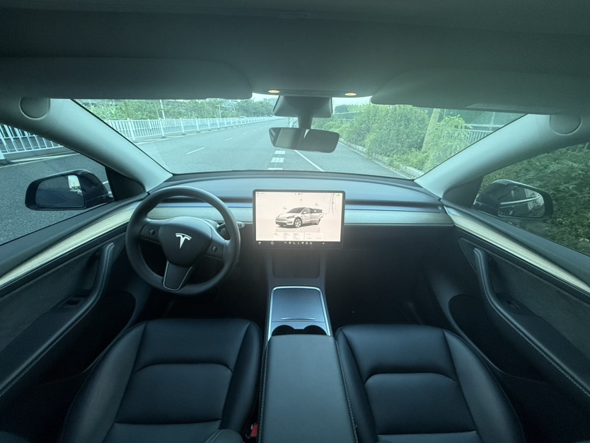 Tesla Model Y 2023 #9 Tesla Model Y 2023 car image #9