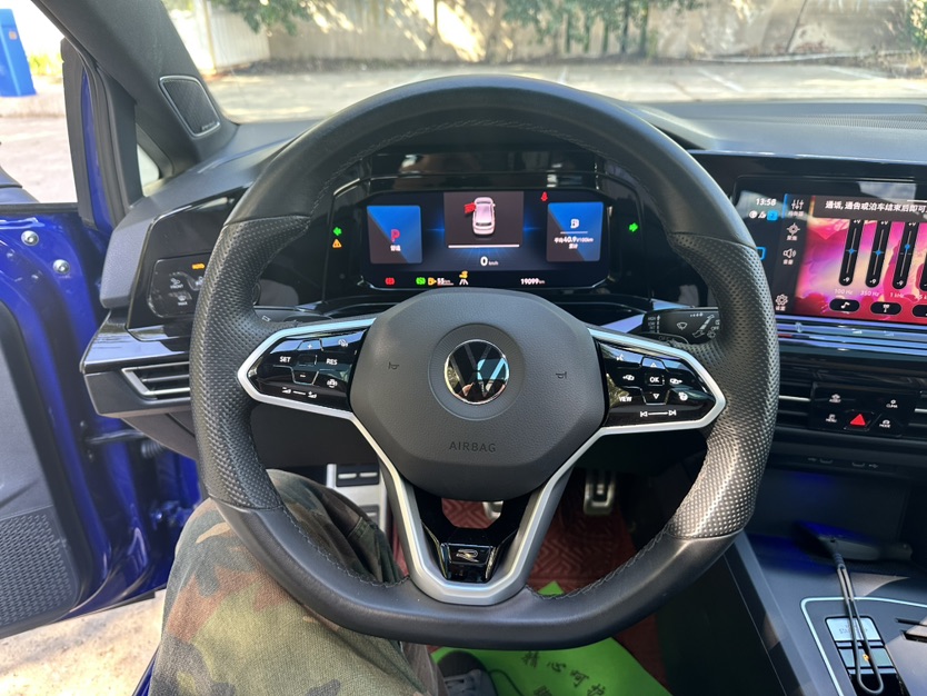 Volkswagen Golf 2022 car image #13