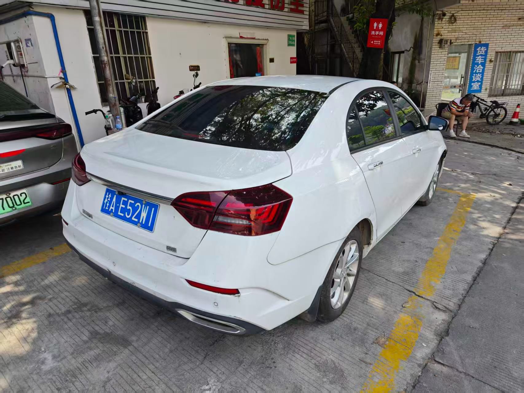 GEELY Emgrand 2021 car image #2