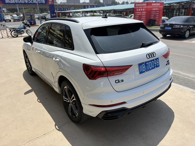 Audi Q3 2023 car image #7