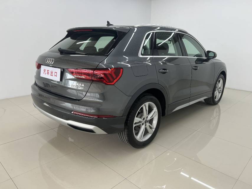 Audi Q3 2022 car image #4