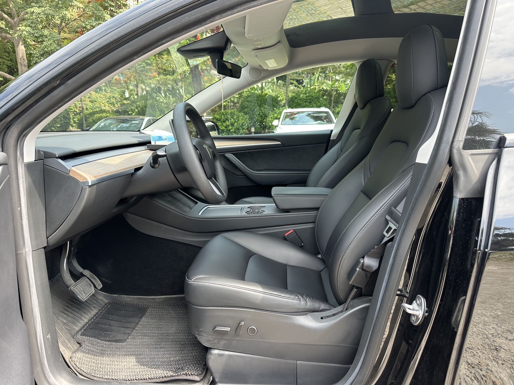Tesla Model Y 2022 #4 Tesla Model Y 2022 car image #4