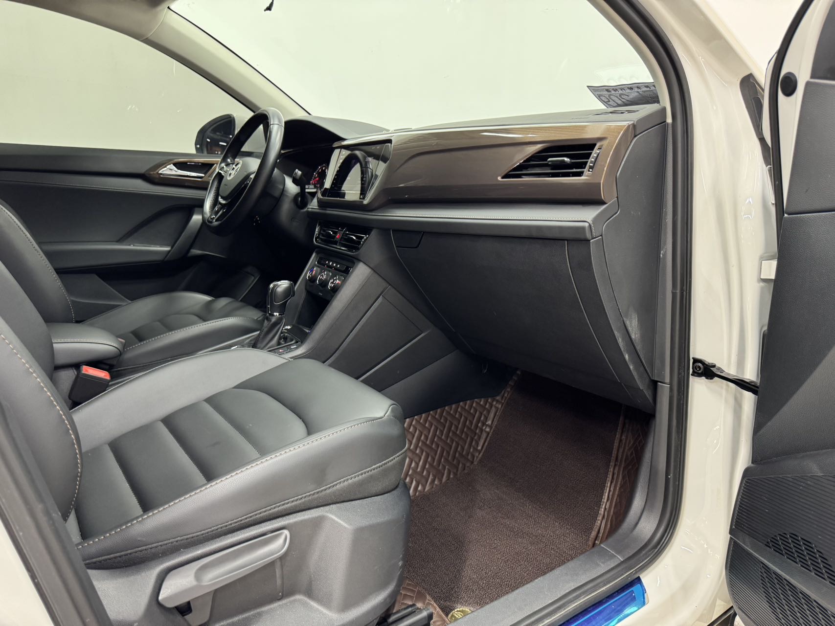 Volkswagen Tharu 2022 car image #7
