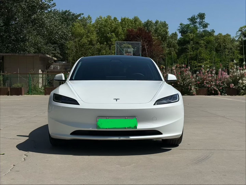 Tesla Model 3 2025 car image #2