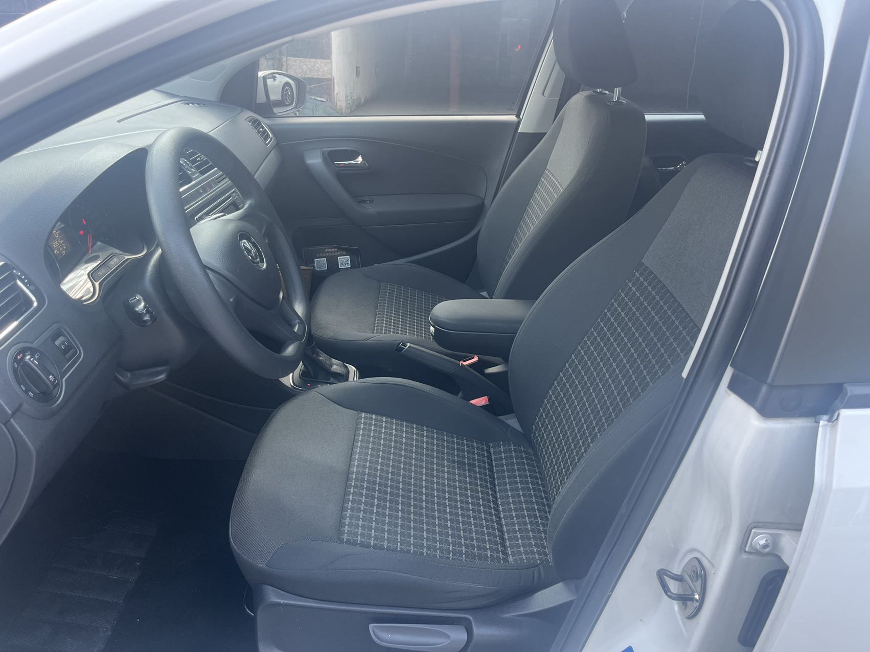 Volkswagen Polo 2014 car image #6