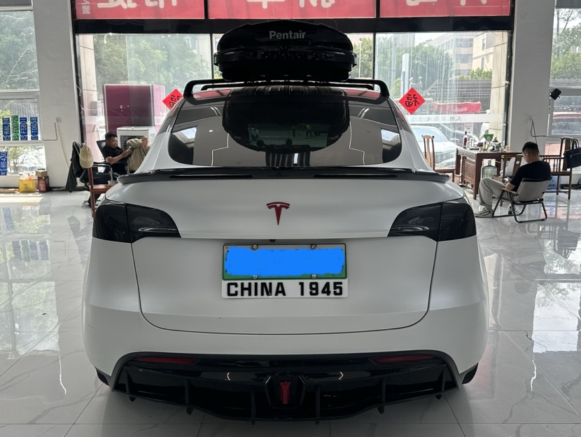 Tesla Model Y 2023 #5 Tesla Model Y 2023 car image #5