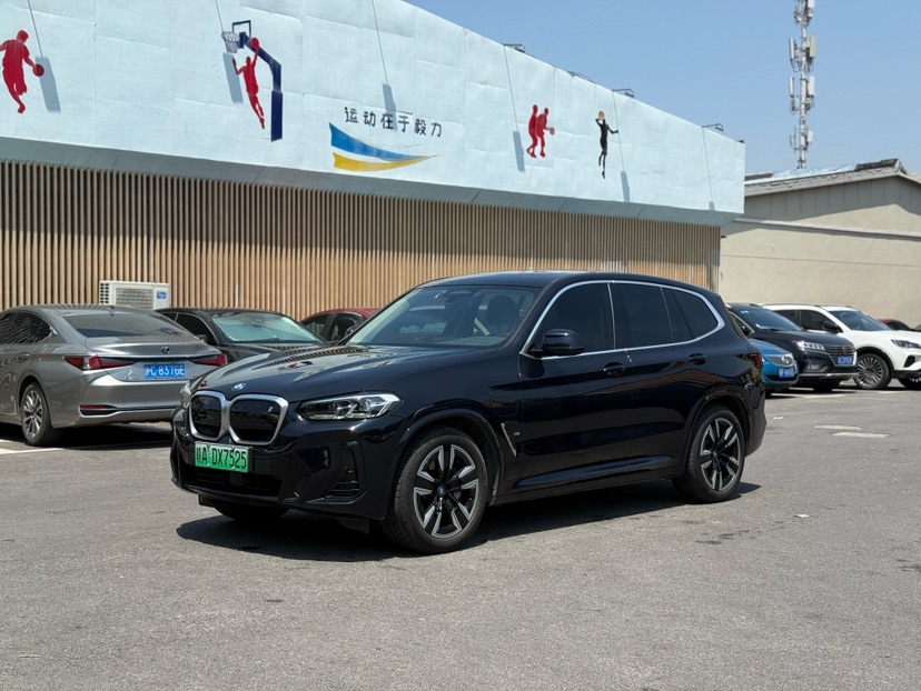 BMW iX3 2024 car image 