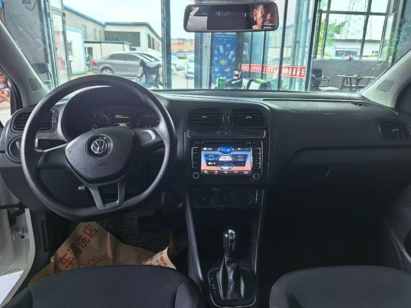 Volkswagen Polo 2016 car image #4