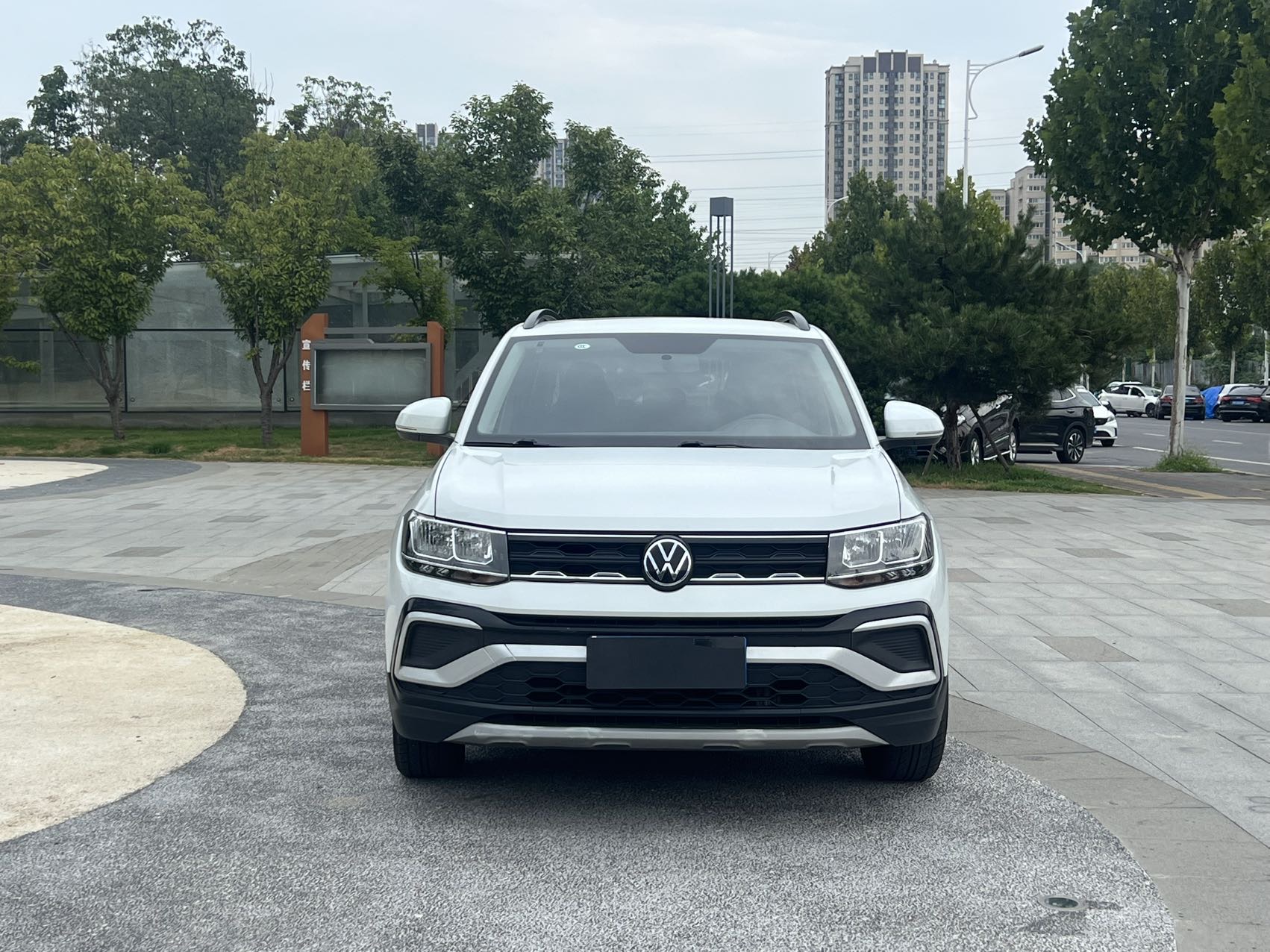 Volkswagen T-Cross 2023 immagine di auto #2