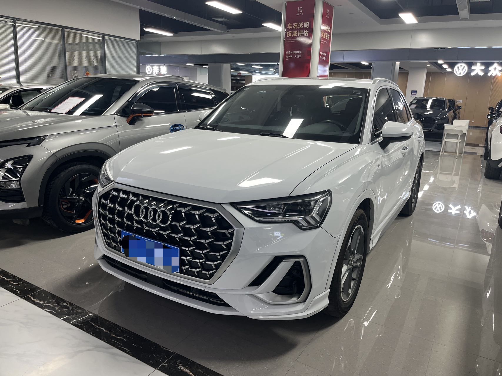 Audi Q3 2024 car image 