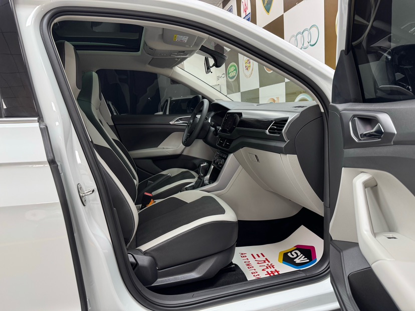 Volkswagen T-Cross 2023 car image #10