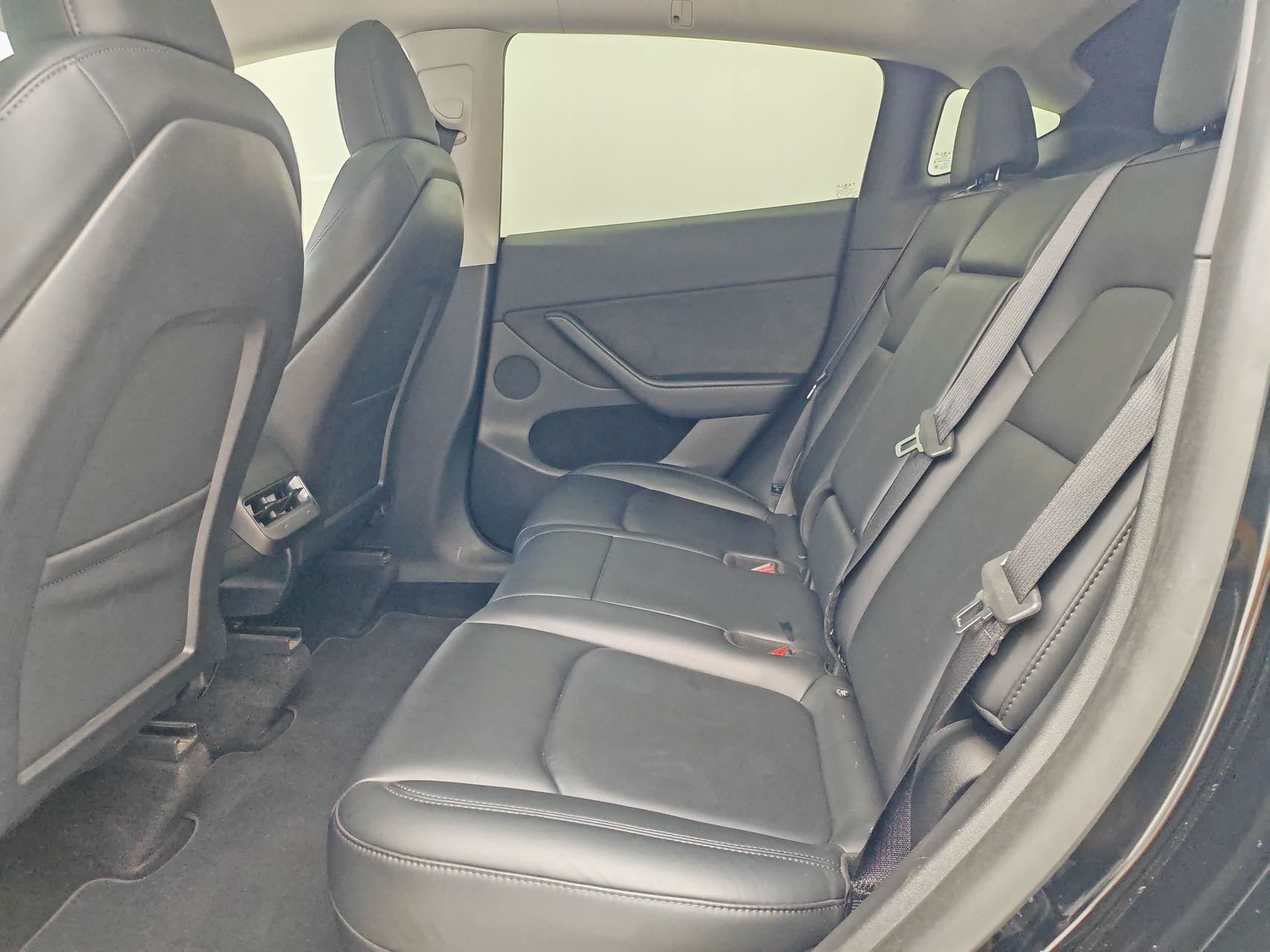Tesla Model Y 2024 #4 Tesla Model Y 2024 car image #4