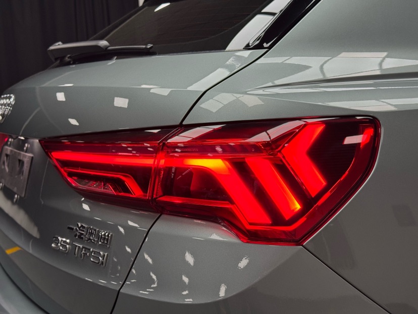 Audi Q3 2022 car image #20