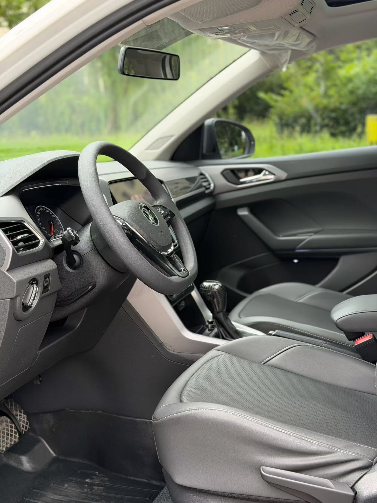Volkswagen T-Cross 2021 car image #7