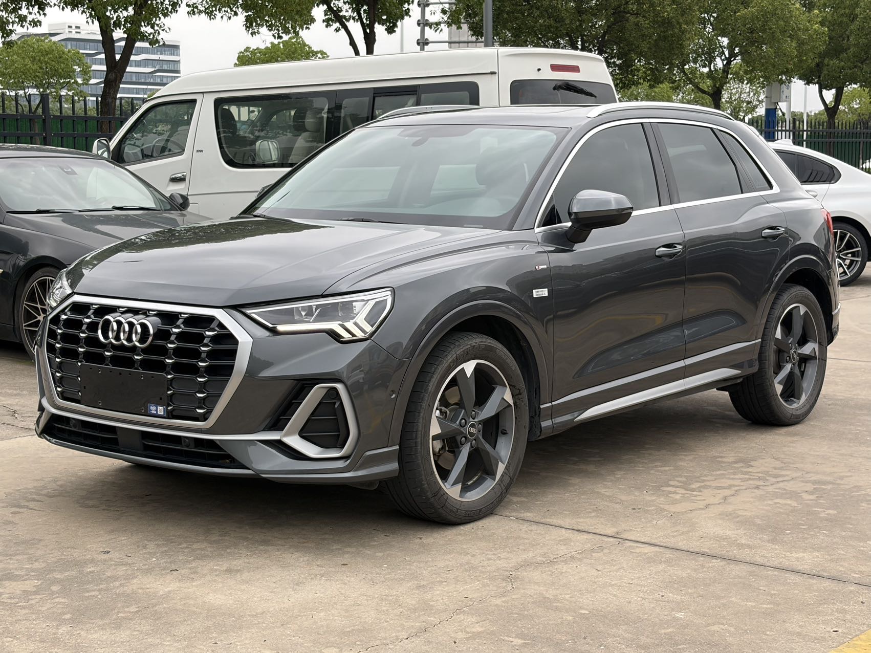 Audi Q3 2023 car image #2