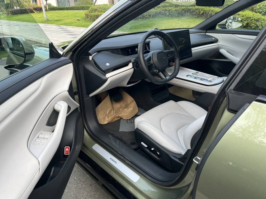 MI SU7 2024 immagine di auto #7