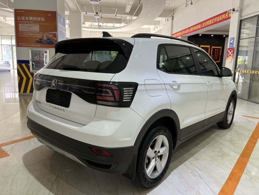Volkswagen T-Cross 2023 car image #4
