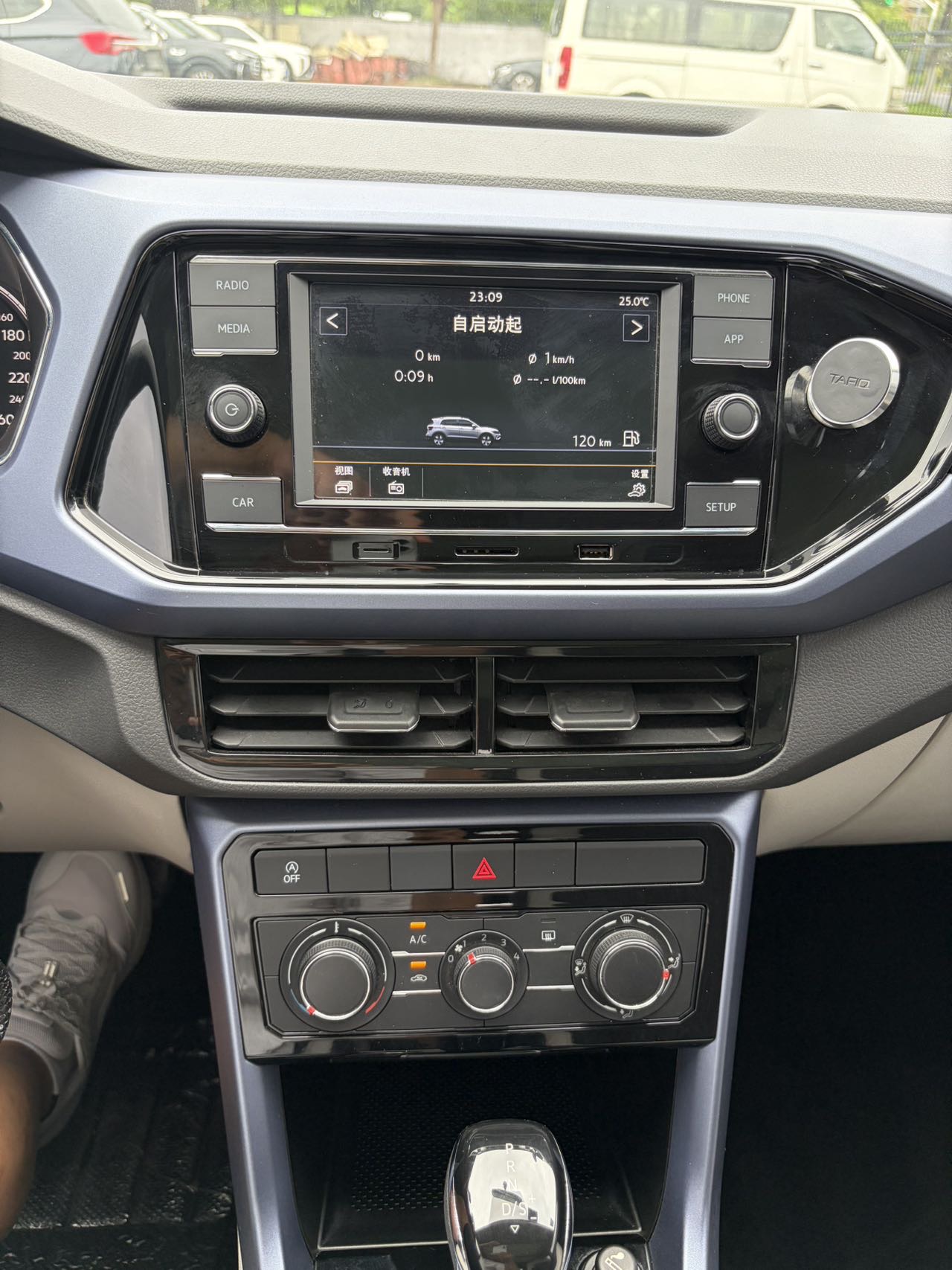 Volkswagen T-Cross 2020 car image #6