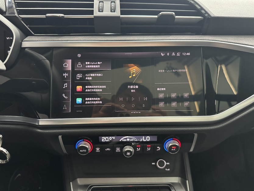 Audi Q3 2023 car image #16
