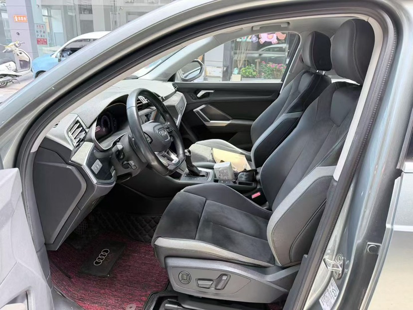 Audi Q3 2021 car image #3
