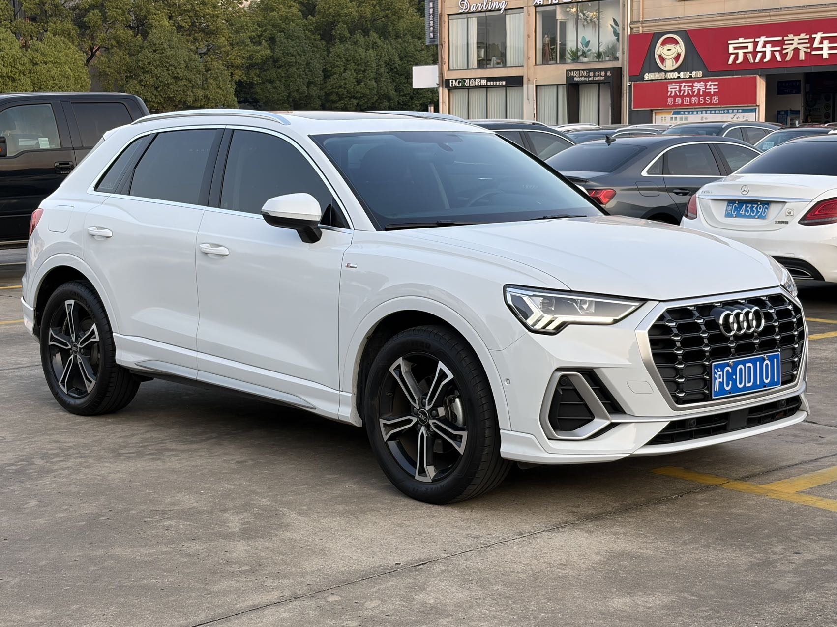 Audi Q3 2022 car image #3