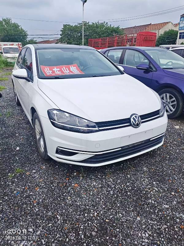 Volkswagen Golf 2017 car image #2