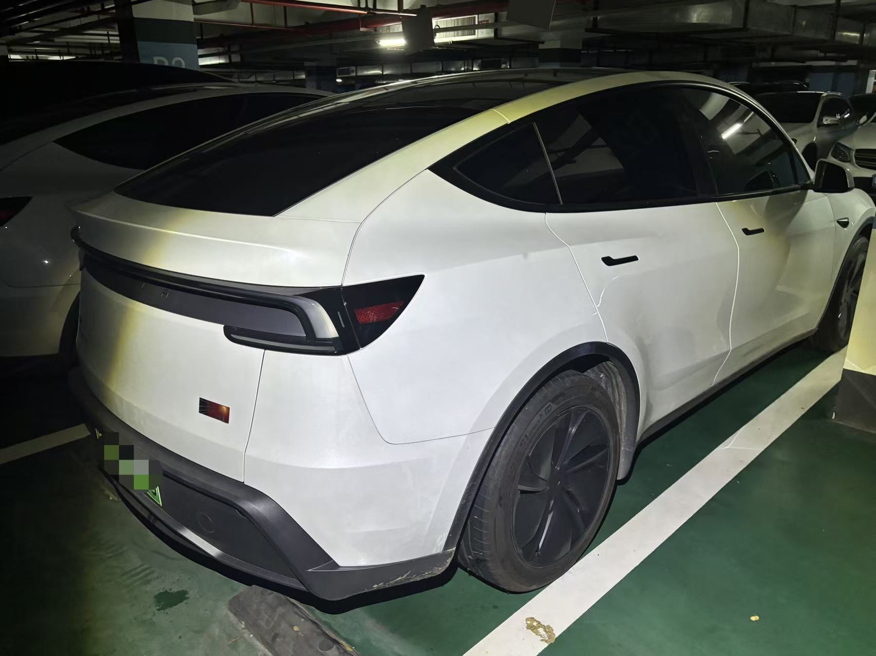 Tesla Model Y 2025 #4 Tesla Model Y 2025 car image #4