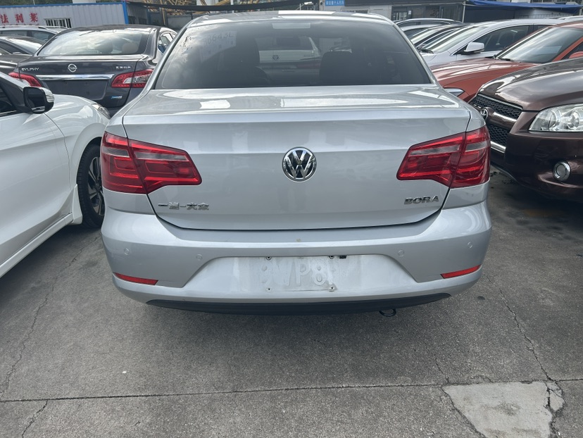Volkswagen Bora 2014 car image #6