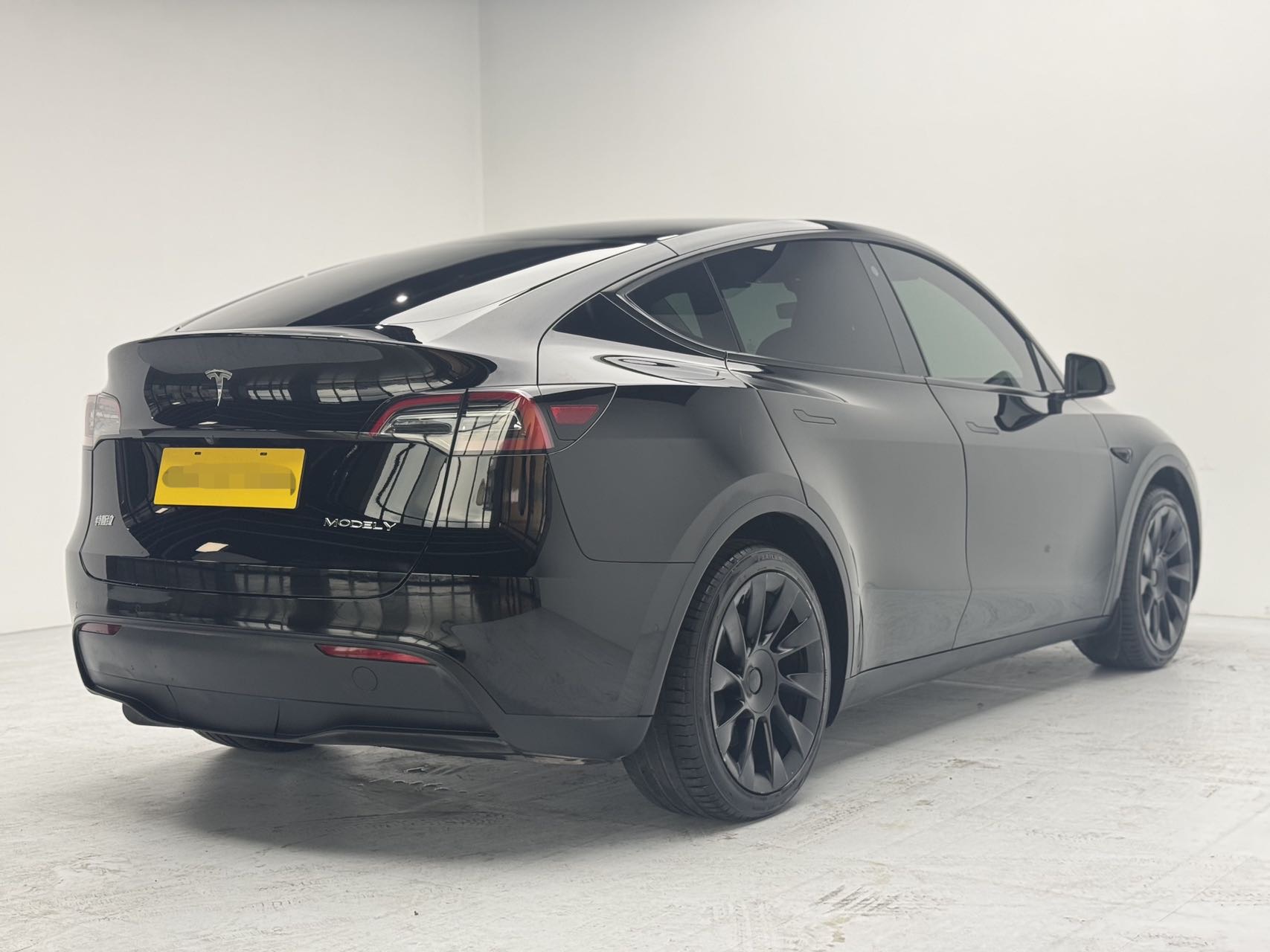 Tesla Model Y 2022 #4 Tesla Model Y 2022 car image #4
