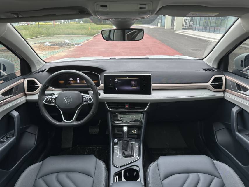 Volkswagen Tharu 2023 car image #5