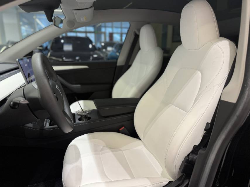 Tesla Model Y 2023 car image #3