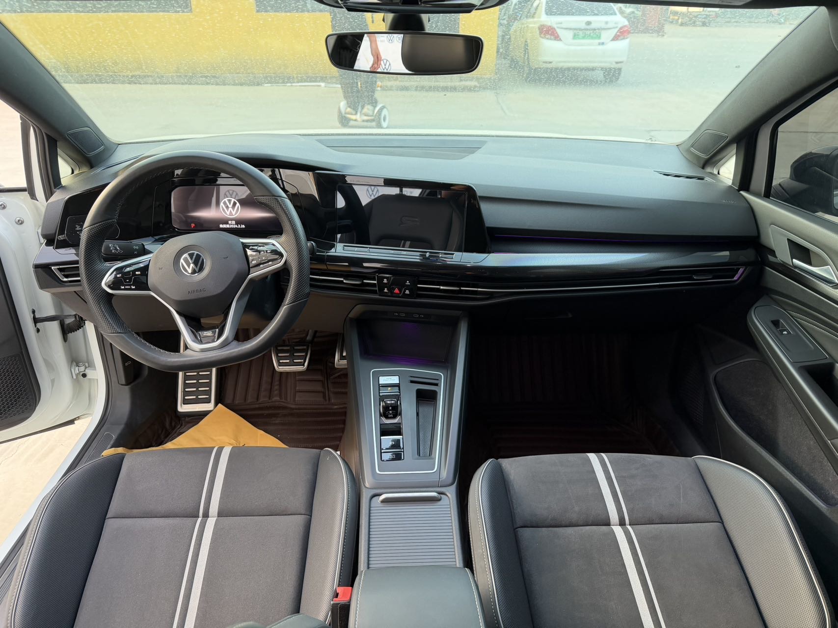 Volkswagen Golf 2024 car image #3