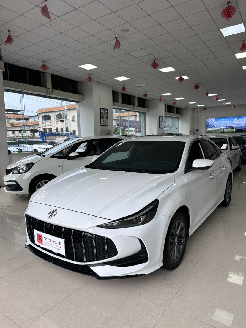 MG 5 2025 immagine di auto 