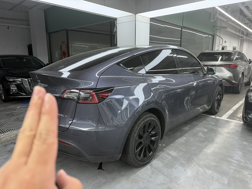 Tesla Model Y 2022 car image #5