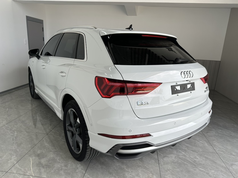 Audi Q3 2023 immagine di auto #4