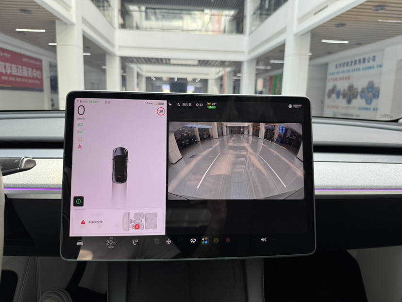 Tesla Model Y 2023 car image #18