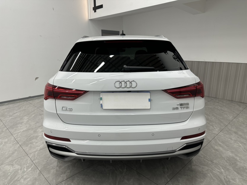 Audi Q3 2022 car image #5