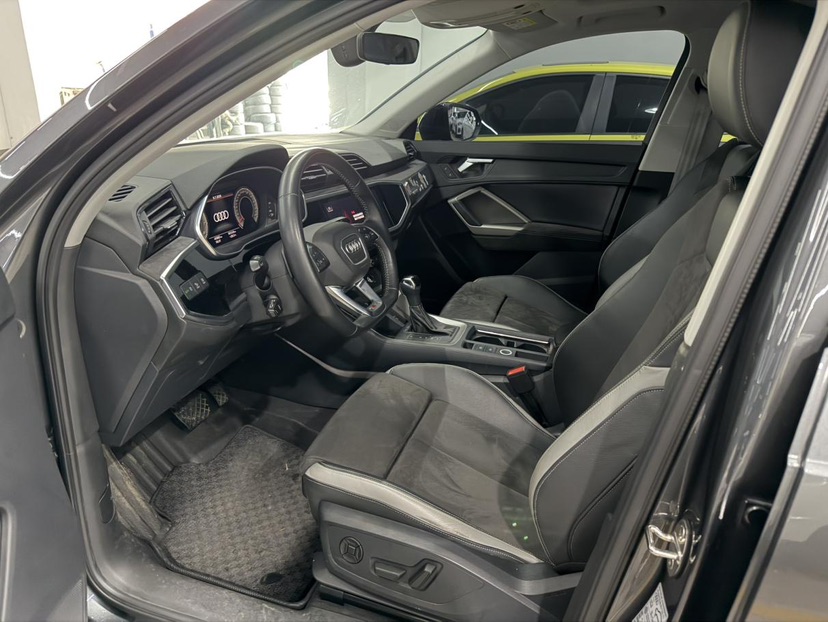 Audi Q3 2022 car image #4
