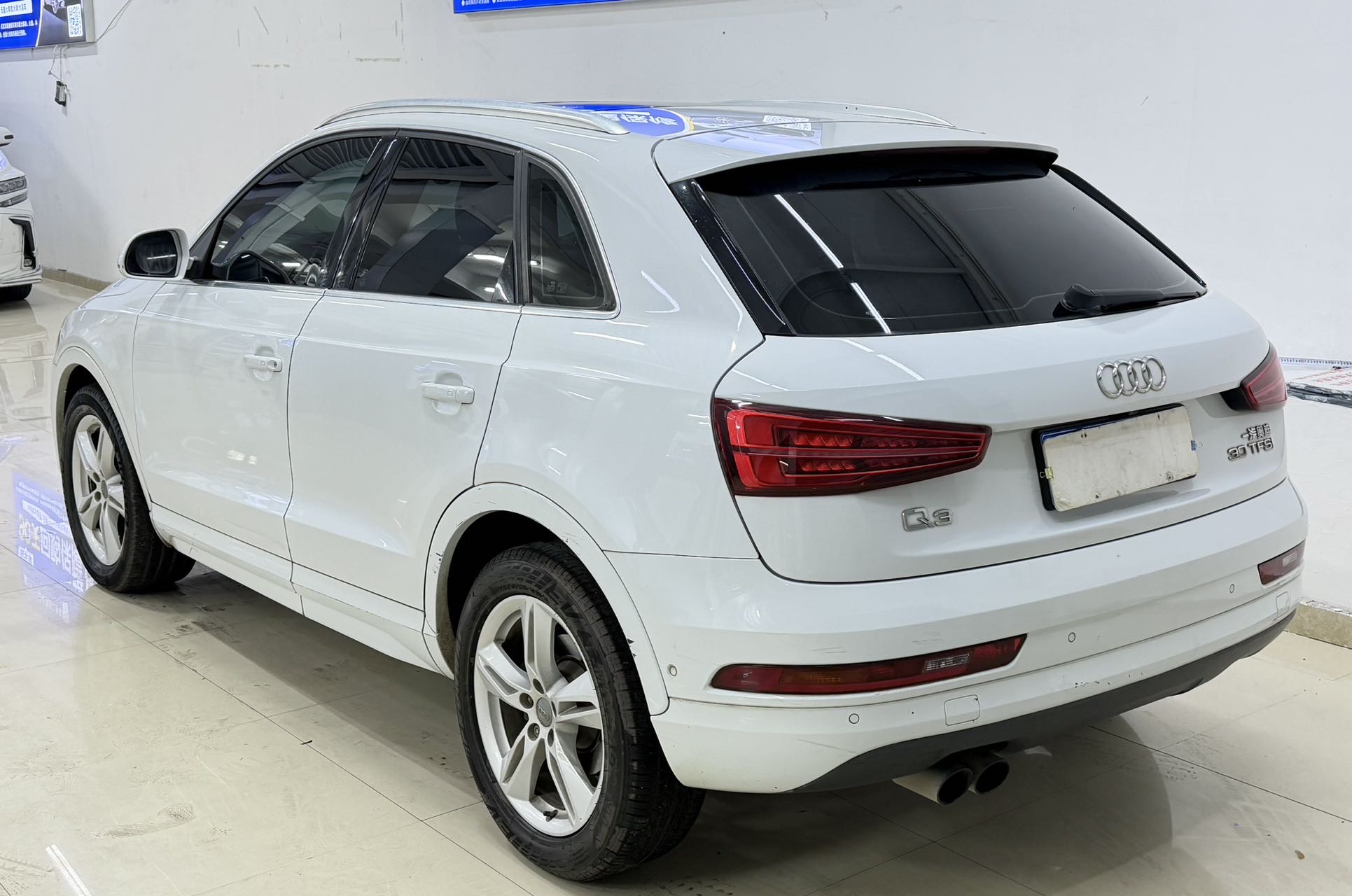 Audi Q3 2017 car image #2